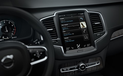 El vehículo tendrá acceso a internet a través de una tableta integrada. Imagen: pocket-lint.com