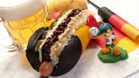 El hot dog de alemán tiene una salchicha del país y cebollas caramelizadas- Imagen: WDog